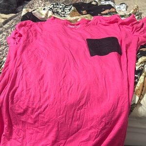 3x long pink shirt with a pocket